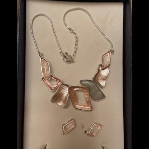 NWOT, 18inch necklace and pierced ear rings set.